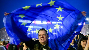 Romênia repete eleição presidencial com extrema direita como favorita