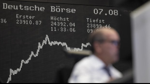 Borsa: mercati deboli con il rialzo del dollaro, giù Francoforte