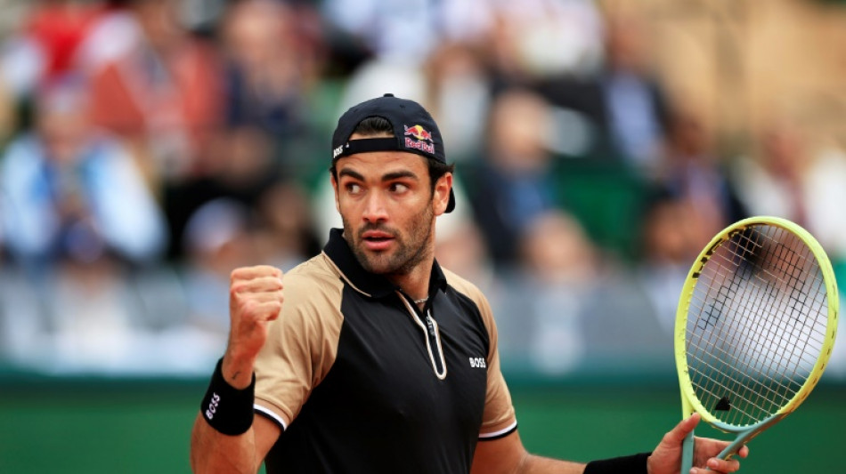 Berrettini vence Tsitsipas e vai &agrave; final do ATP 250 de Gstaad