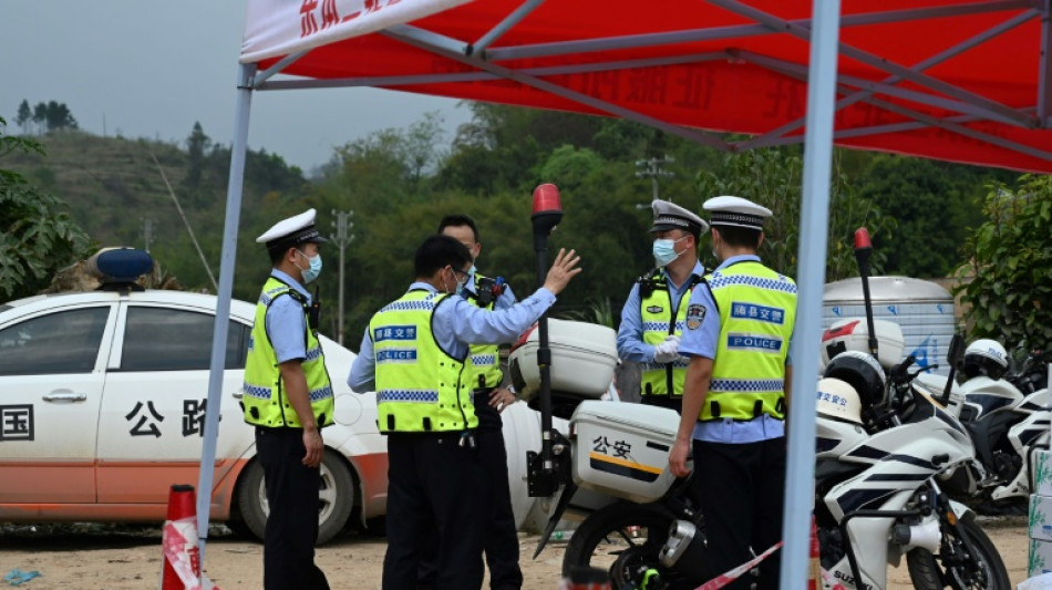 Accident d'avion en Chine: pas de trace de survivants, ni de bo&icirc;tes noires