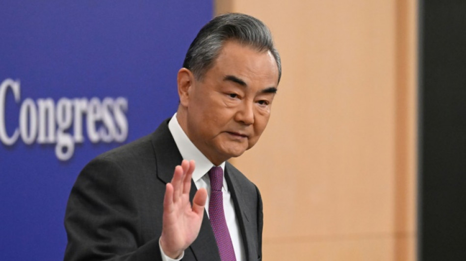 China critica la "represi&oacute;n" de EEUU y defiende su cercan&iacute;a con Rusia