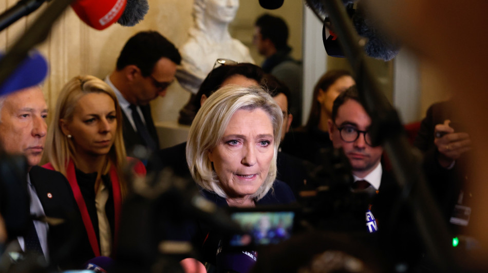 Le Pen in Parlamento, '&egrave; la fine di un governo effimero'
