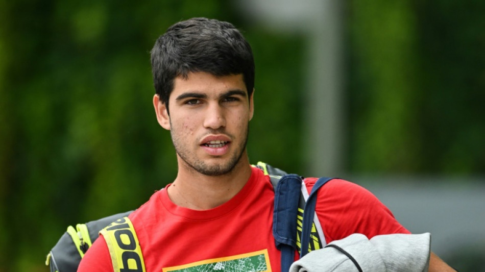 Alcaraz launches Wimbledon bid as Murray dreams big