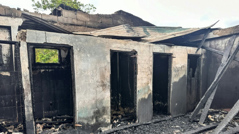 Al menos 19 j&oacute;venes mueren en incendio en dormitorio de escuela de Guyana