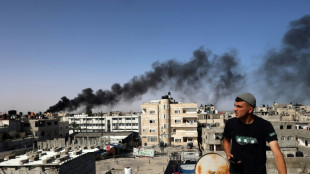 Siguen los bombardeos israel&iacute;es en Gaza y m&aacute;s de 100.000 personas huyen de Rafah
