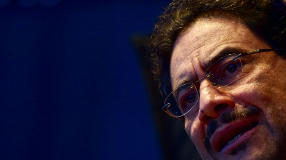 Candidato de esquerda lidera nova pesquisa a um m&ecirc;s das presidenciais na Col&ocirc;mbia