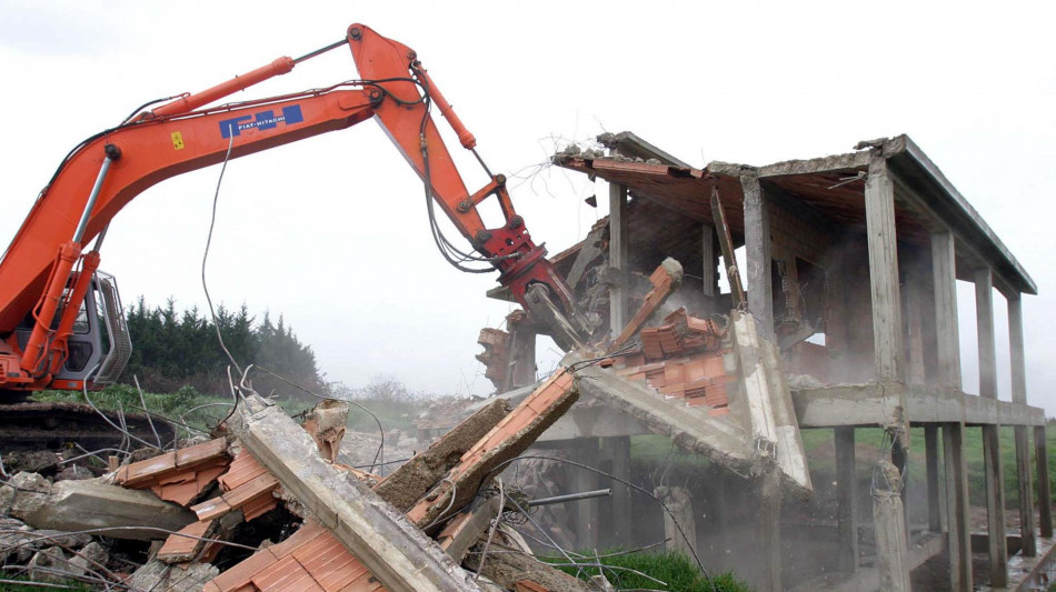 La proposta di FdI, riapriamo la sanatoria edilizia del 2003