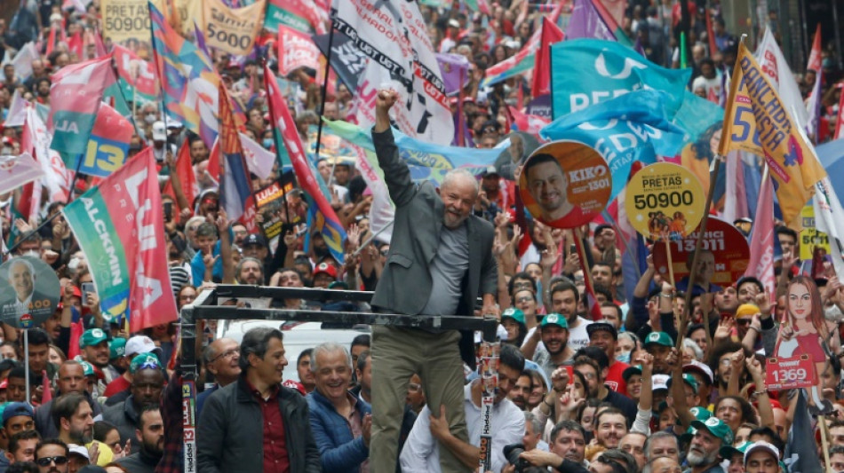 Lula y Bolsonaro cierran campa&ntilde;a en Brasil entre consignas y bocinazos