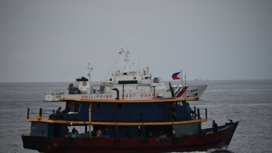 Filipinas afirma que buques chinos embistieron y da&ntilde;aron sus barcos