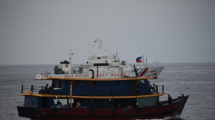 Filipinas afirma que buques chinos embistieron y da&ntilde;aron sus barcos