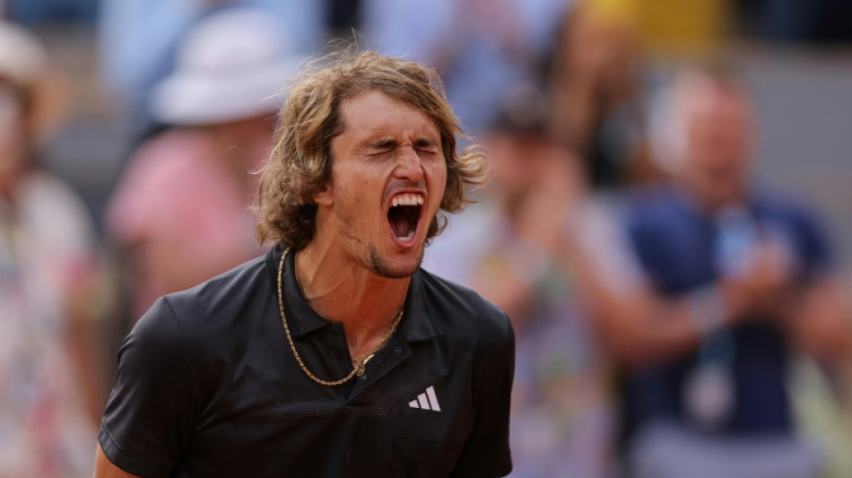 Zverev back in French Open semi-finals as Swiatek sets up Haddad Maia clash