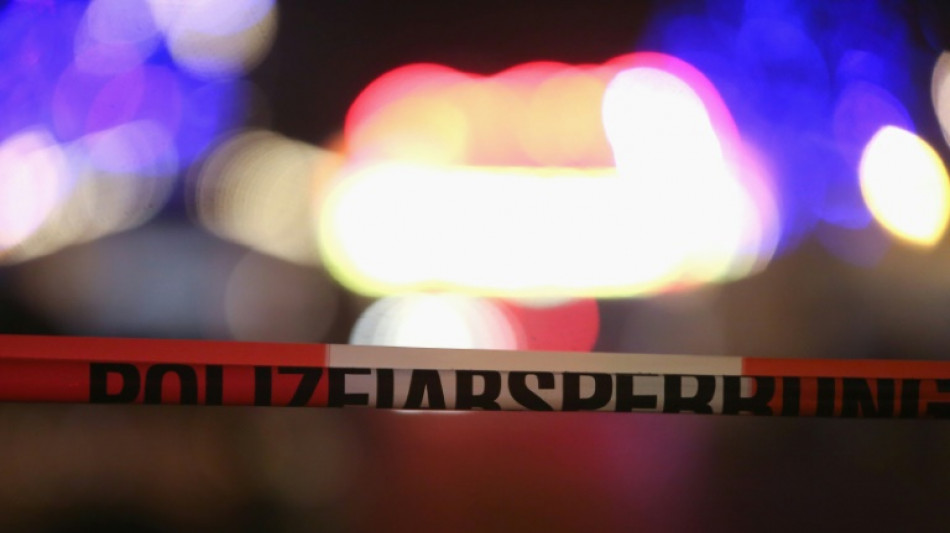 Mit Auto gerammt und zugetreten: Mann t&ouml;tet Ehefrau und verletzt Sohn