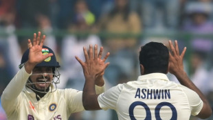 India bowl out Australia for 263 with Handscomb unbeaten