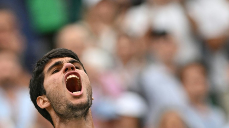 Alcaraz digs deep at Wimbledon