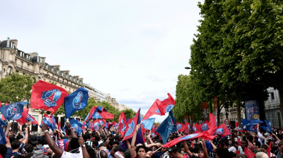Ligue des champions: les Champs-Elysées se préparent à fêter les héros du PSG