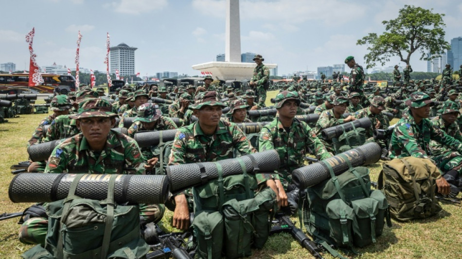 Indonésia destaca exército para controlar protestos que deixaram seis mortos