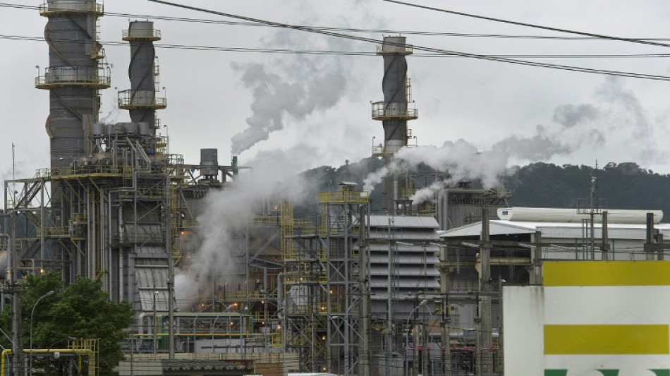 Brasile&ntilde;a Petrobras baja precios tras dejar de alinearse con mercado internacional