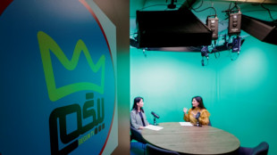 Depuis Paris, une t&eacute;l&eacute; anim&eacute;e par des Afghanes pour faire "respirer" leurs soeurs au pays
