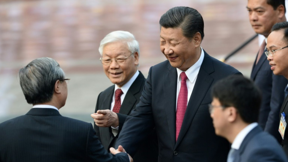 Presidente chino busca fortalecer relaci&oacute;n con Vietnam tras visita de Biden
