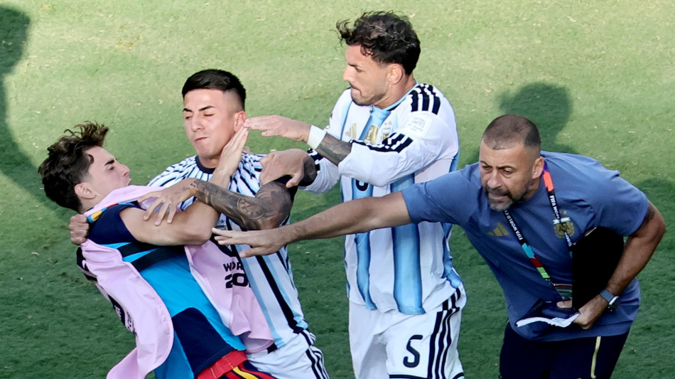 Maxi squalifica per Paredes, 10 giornate dopo la rissa della finale Mondiale