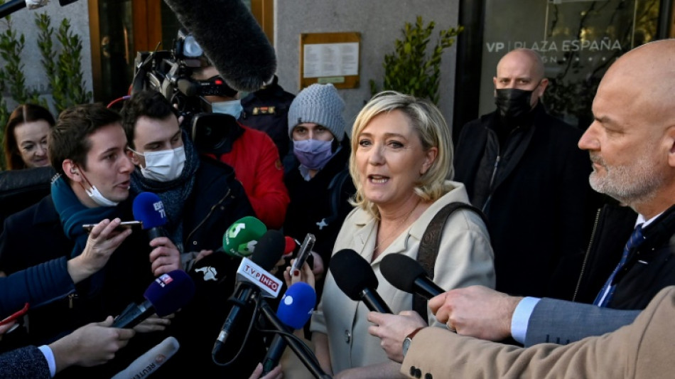Pr&eacute;sidentielle : Jadot d&eacute;cline son programme, Le Pen se f&acirc;che 