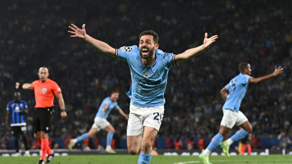 Silva signs new Manchester City deal