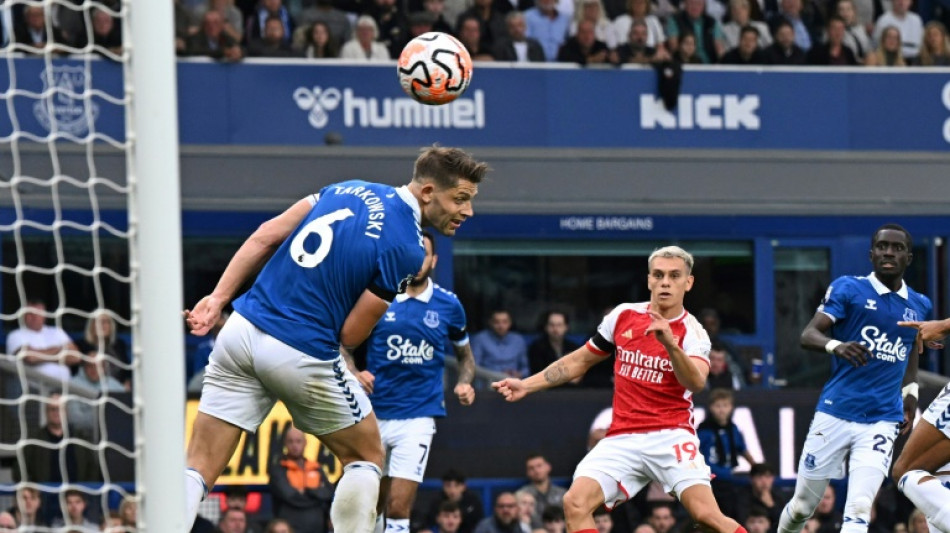 Trossard strikes as Arsenal end Everton curse