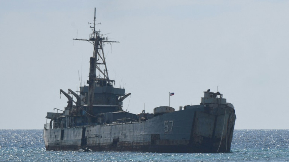 China urge a Filipinas a retirar buque encallado en un atol&oacute;n en mar en disputa