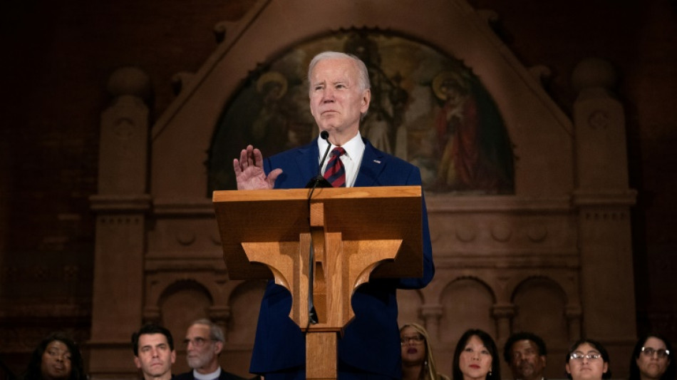 Biden fordert bei Gedenkfeier f&uuml;r Opfer von Waffengewalt sch&auml;rfere Waffengesetze