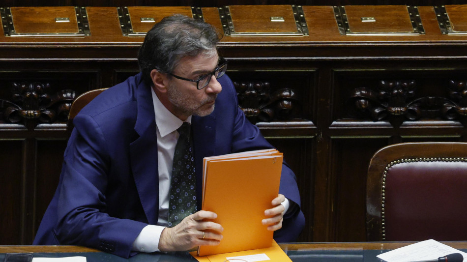Giorgetti, mossa Unicredit non concordata, c'&egrave; golden power