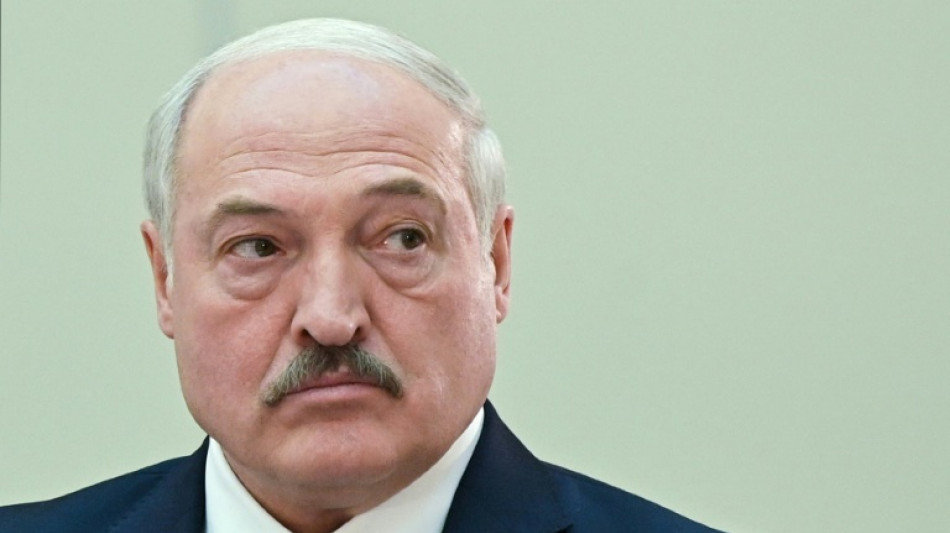 El presidente bielorruso asegura que Putin le prometi&oacute; rango de coronel del ej&eacute;rcito ruso