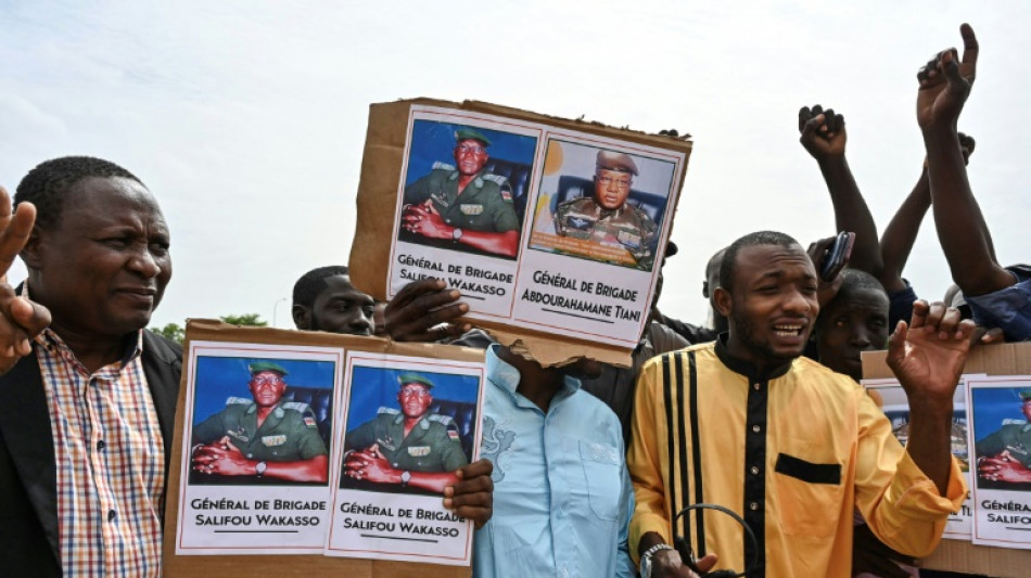 C&uacute;pula africana prioriza di&aacute;logo com militares do N&iacute;ger