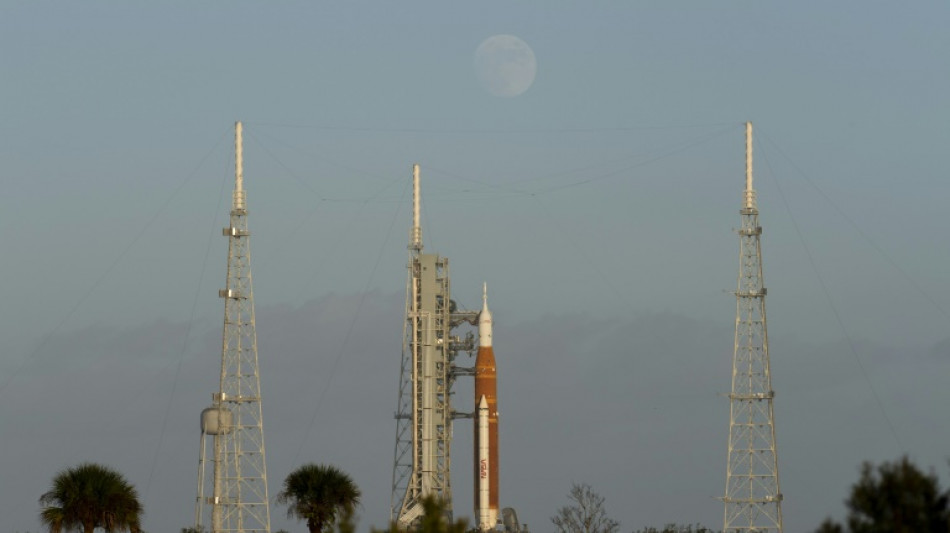 Pas de dommages majeurs apparents sur la fus&eacute;e pour la Lune apr&egrave;s le passage d'un ouragan