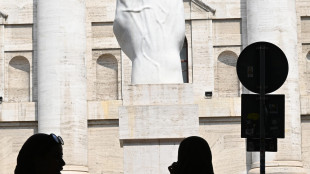 Borsa: Milano riduce il calo (-0,3%), deboli Diasorin e banche