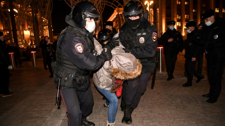 M&aacute;s de 1.000 detenciones en Rusia en protestas contra la intervenci&oacute;n en Ucrania
