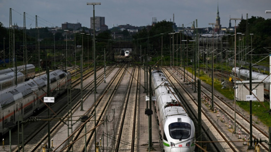 Fast jeder dritte Bahnreisende kommt versp&auml;tet an