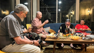 Padres de soldados israel&iacute;es aguardan ansiosos ante la prolongada guerra en Gaza