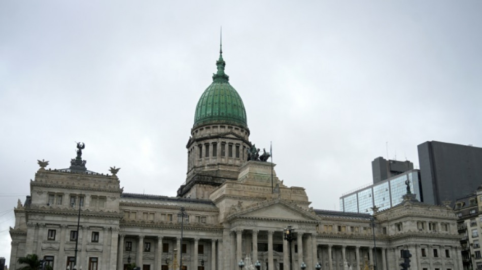 Pol&ecirc;mica na Argentina por aumento de sal&aacute;rios de senadores em plena crise