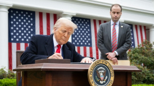 Trump anula isenção de tarifas para pequenos pacotes enviados da China