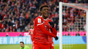 Mueller sends Bayern three points clear, Dortmund go second