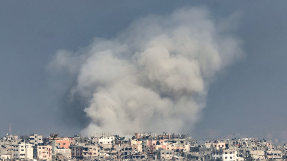 Israel, acusado de submeter popula&ccedil;&atilde;o &agrave; fome, continua bombardeando Gaza