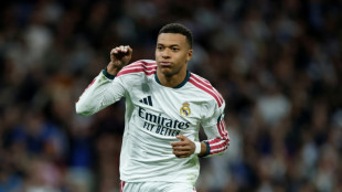 Espagne: port&eacute; par Mbapp&eacute;, le Real reste au contact du Bar&ccedil;a avant le Clasico