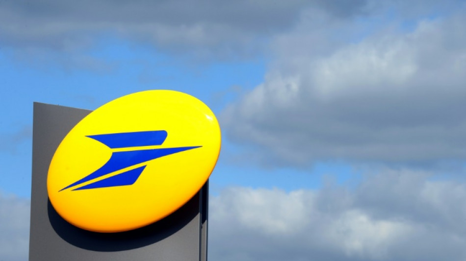 La Poste enterre le timbre rouge traditionnel, qui se d&eacute;mat&eacute;rialise