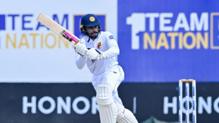 De Silva, Mathews help Sri Lanka fight back in Galle Test