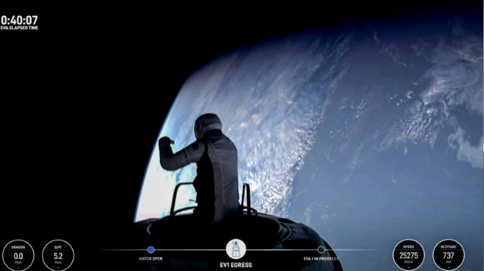 La premi&egrave;re sortie spatiale priv&eacute;e, une "exp&eacute;rience &eacute;mouvante", d&eacute;crit son commandant