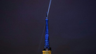 Eiffelturm erstrahlt zum Jahrestag des russischen Angriffs in ukrainischen Farben
