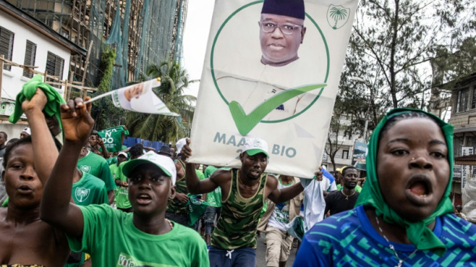 Sierra Leone: le pr&eacute;sident Bio pr&ecirc;te serment apr&egrave;s sa r&eacute;&eacute;lection contest&eacute;e