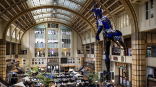Borsa: Europa cauta, occhi su dazi, future in calo, Milano +0,6%