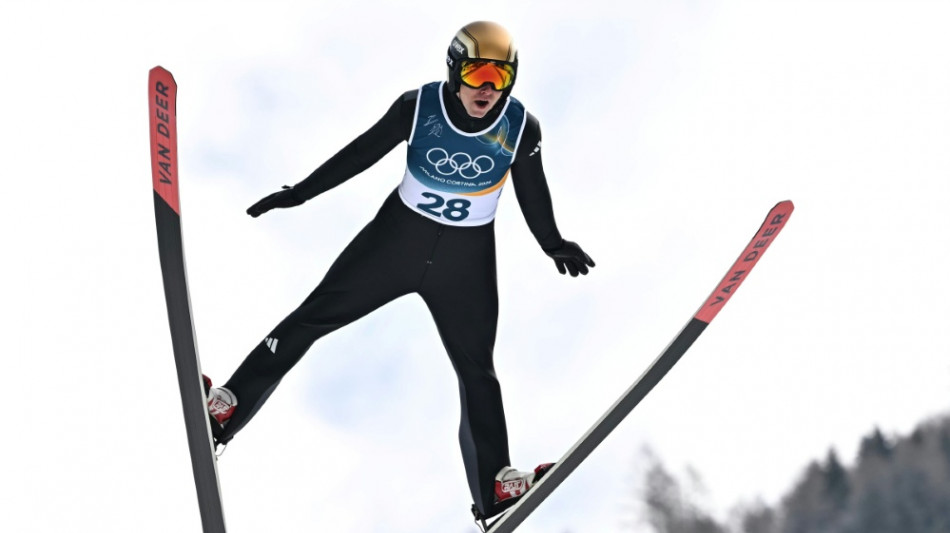 Kombination: Geiger nach Springen weit zur&uuml;ck