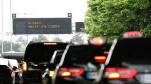 Les taxis toujours mobilisés, Bayrou confirme que la réforme s'appliquera